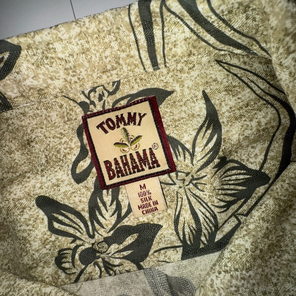 Tommy Bahama Beige and Green Hawaiian Men's Shirt M Tropical Resort - Picture 4 of 8